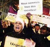 Массовые беспорядки в Париже в 2005 году.